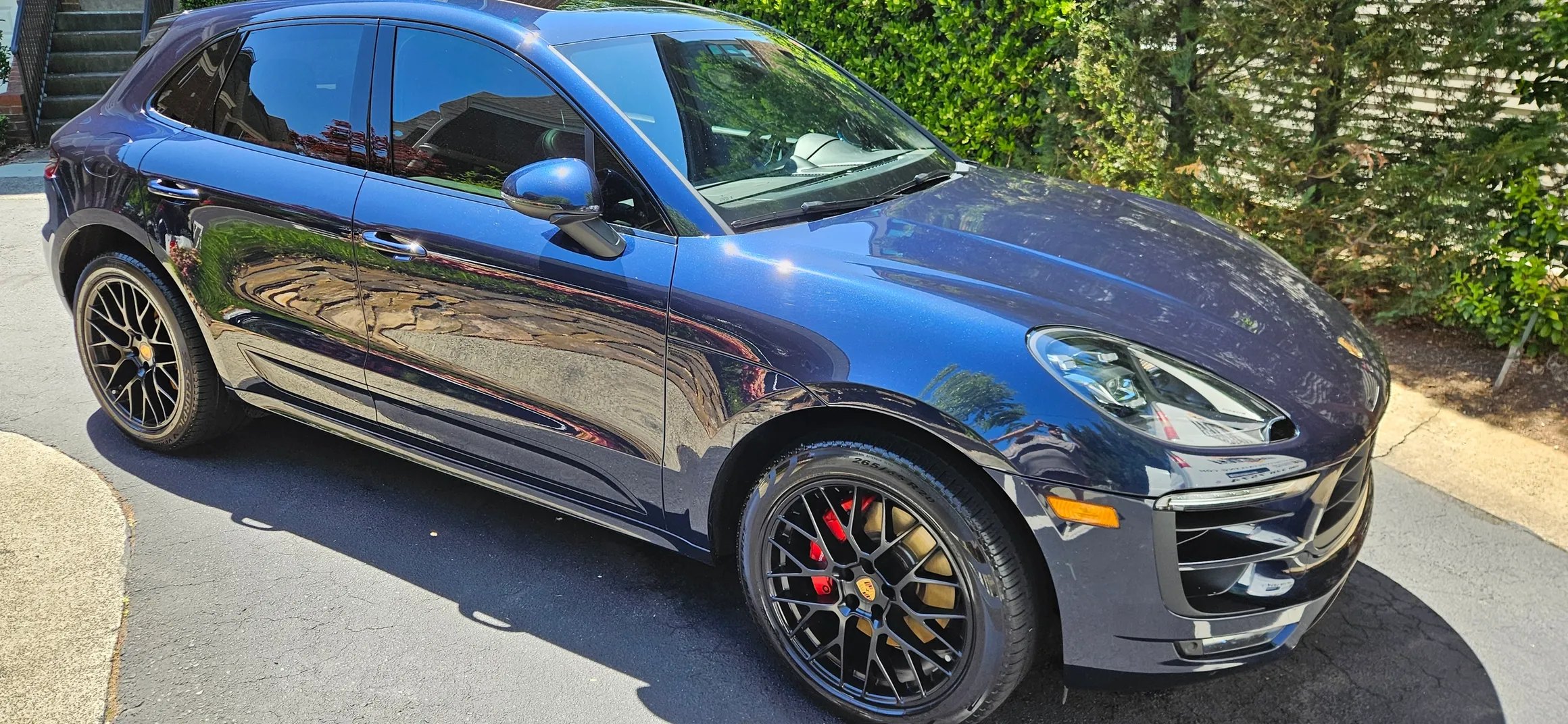 Blue Porsche Macan GTS detailed by Affinity